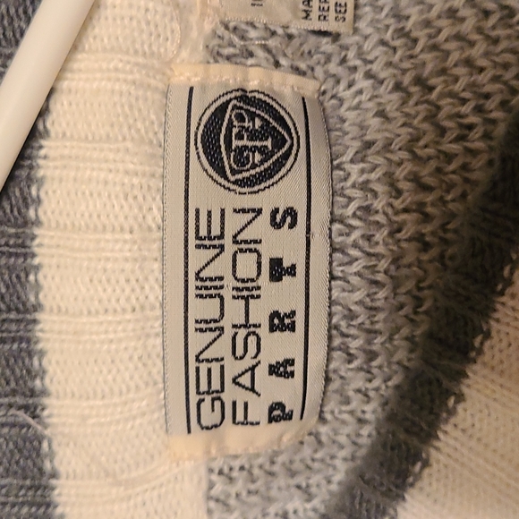 Mens sweater/free with men's bundle - Picture 3 of 4